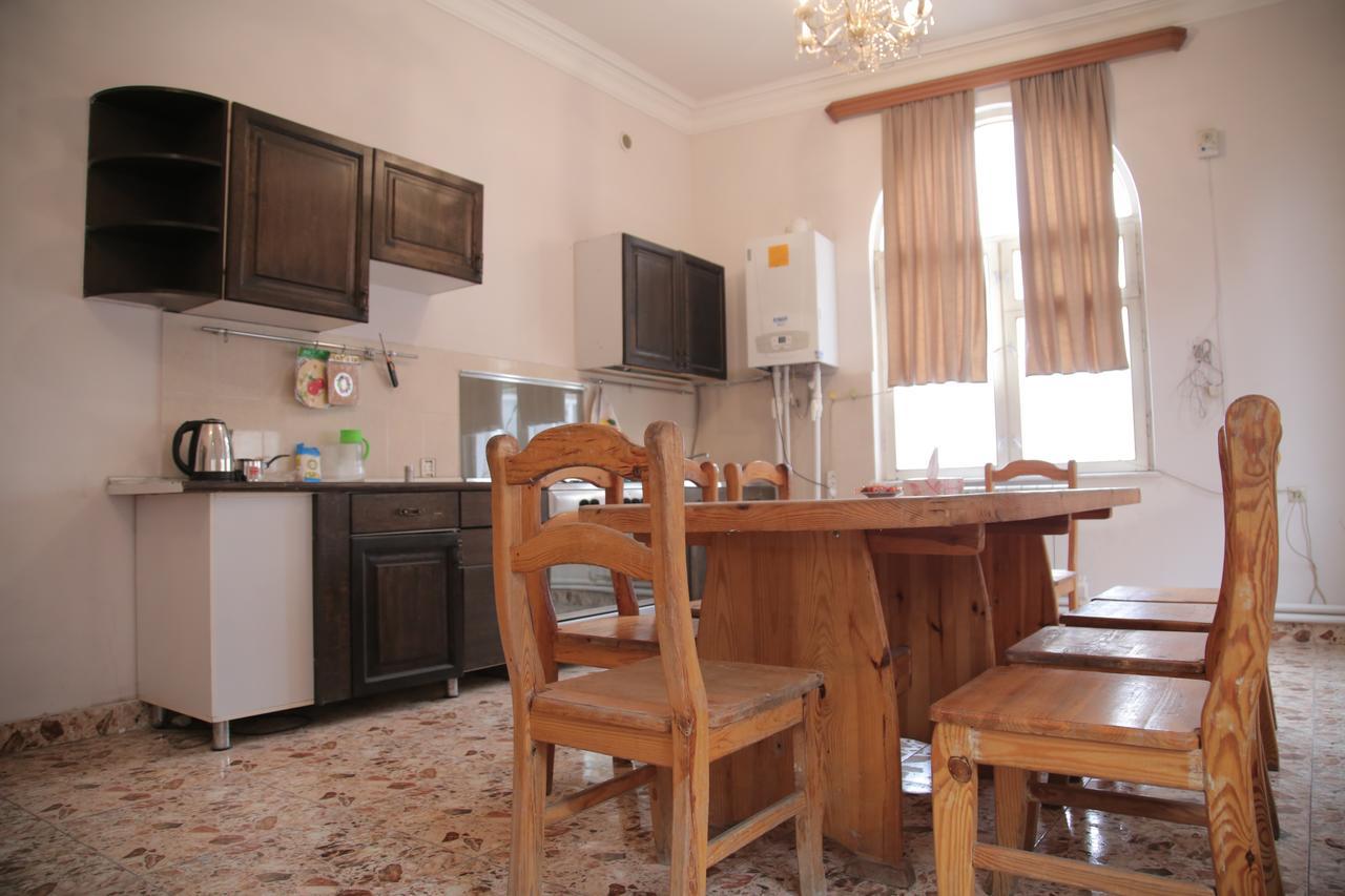 Noy Hostel Єреван Екстер'єр фото