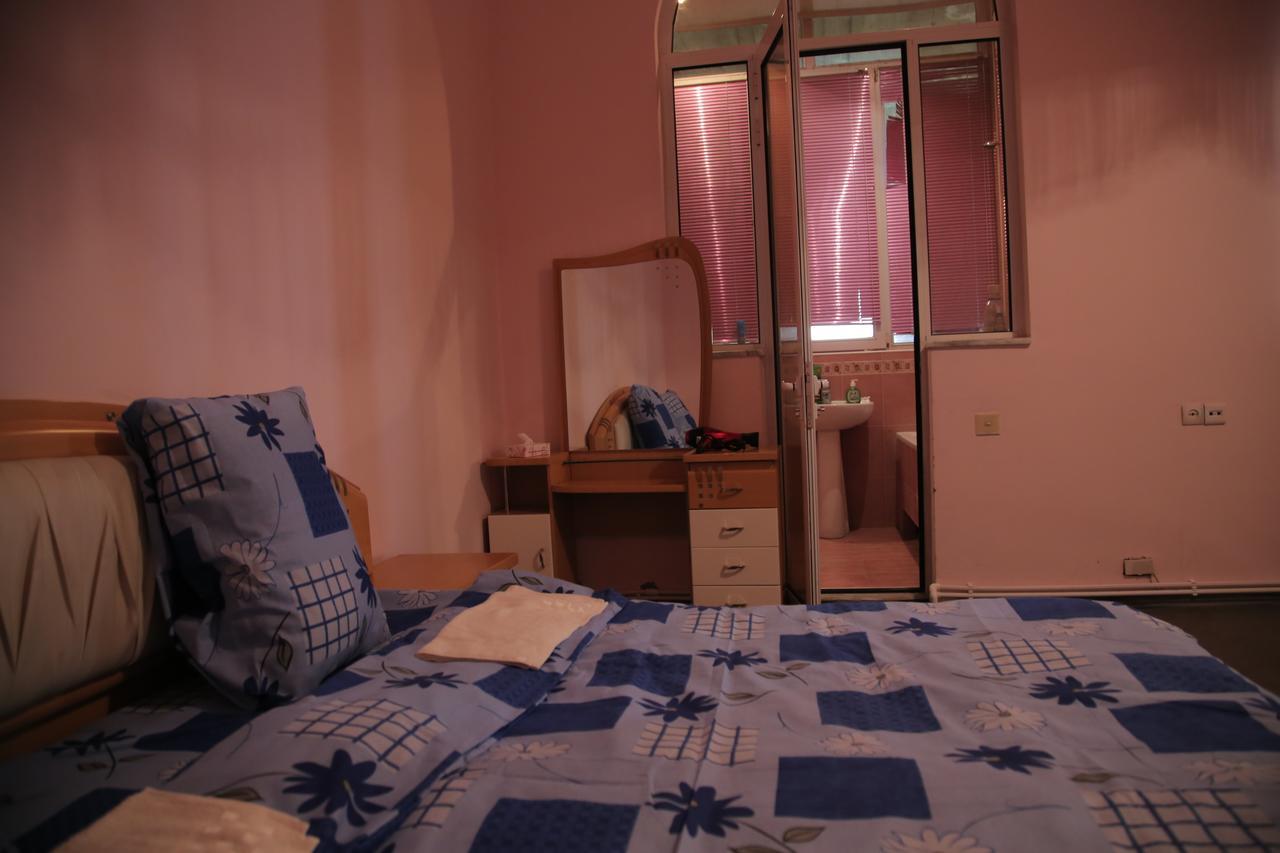 Noy Hostel Єреван Екстер'єр фото