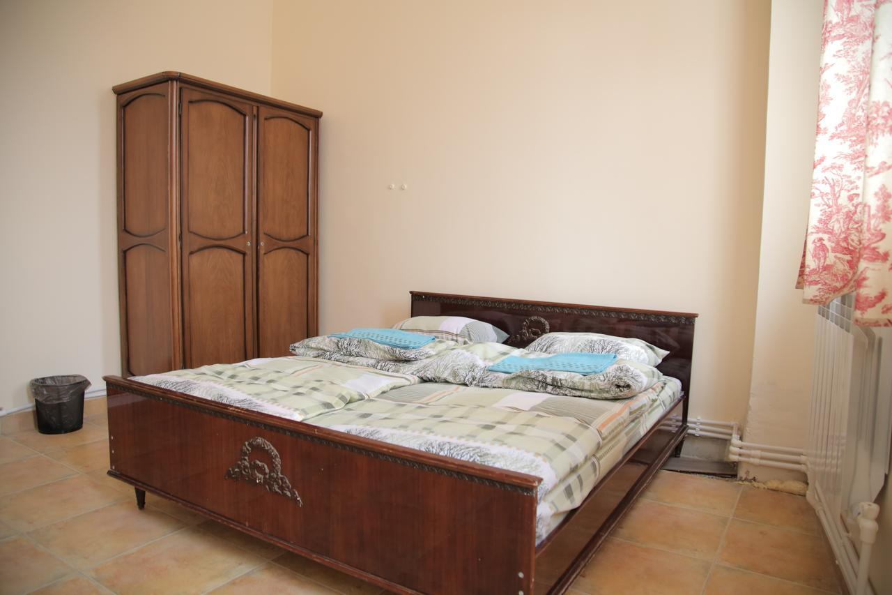 Noy Hostel Єреван Екстер'єр фото